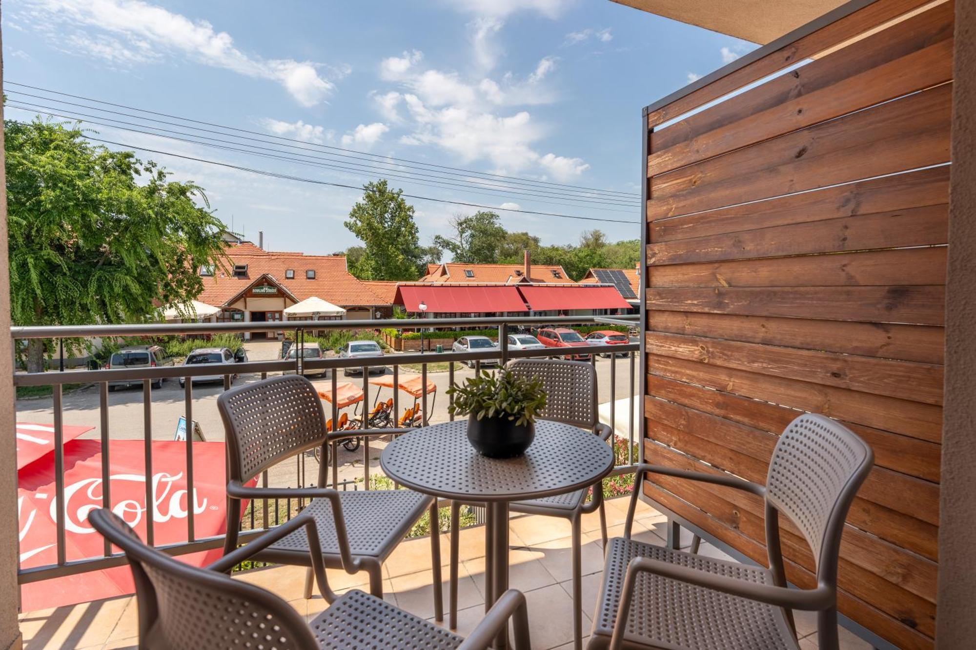 Solaris Apartman&Resort Cserkeszolo Exterior photo